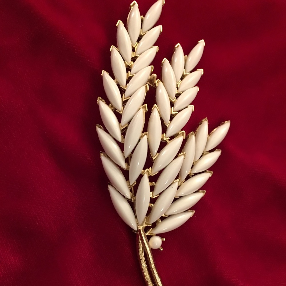 Vintage Crown Trifari Brooch Pin White Lucite